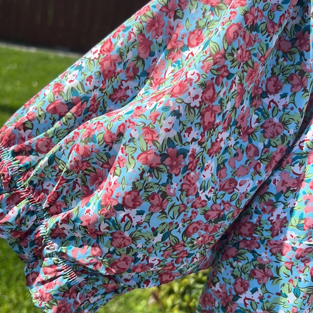 Beautiful spring-Summer blouse - Picture 3 of 7